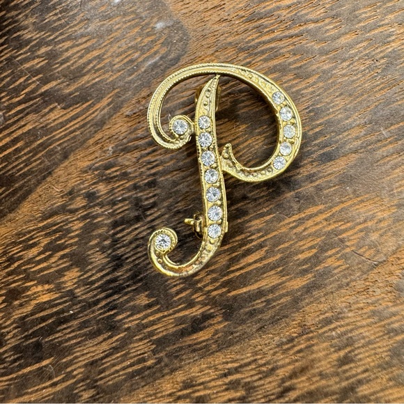 Letter P initial gold tone rhinestone brooch pin script cursive - Picture 2 of 6
